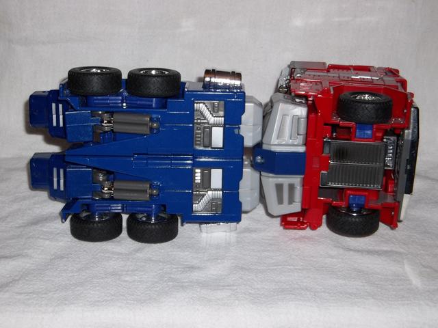 Masterpiece Optimus Prime - vehicle bottom